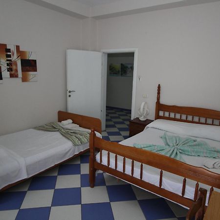Kompleksi Eli Guest House ドゥラス エクステリア 写真