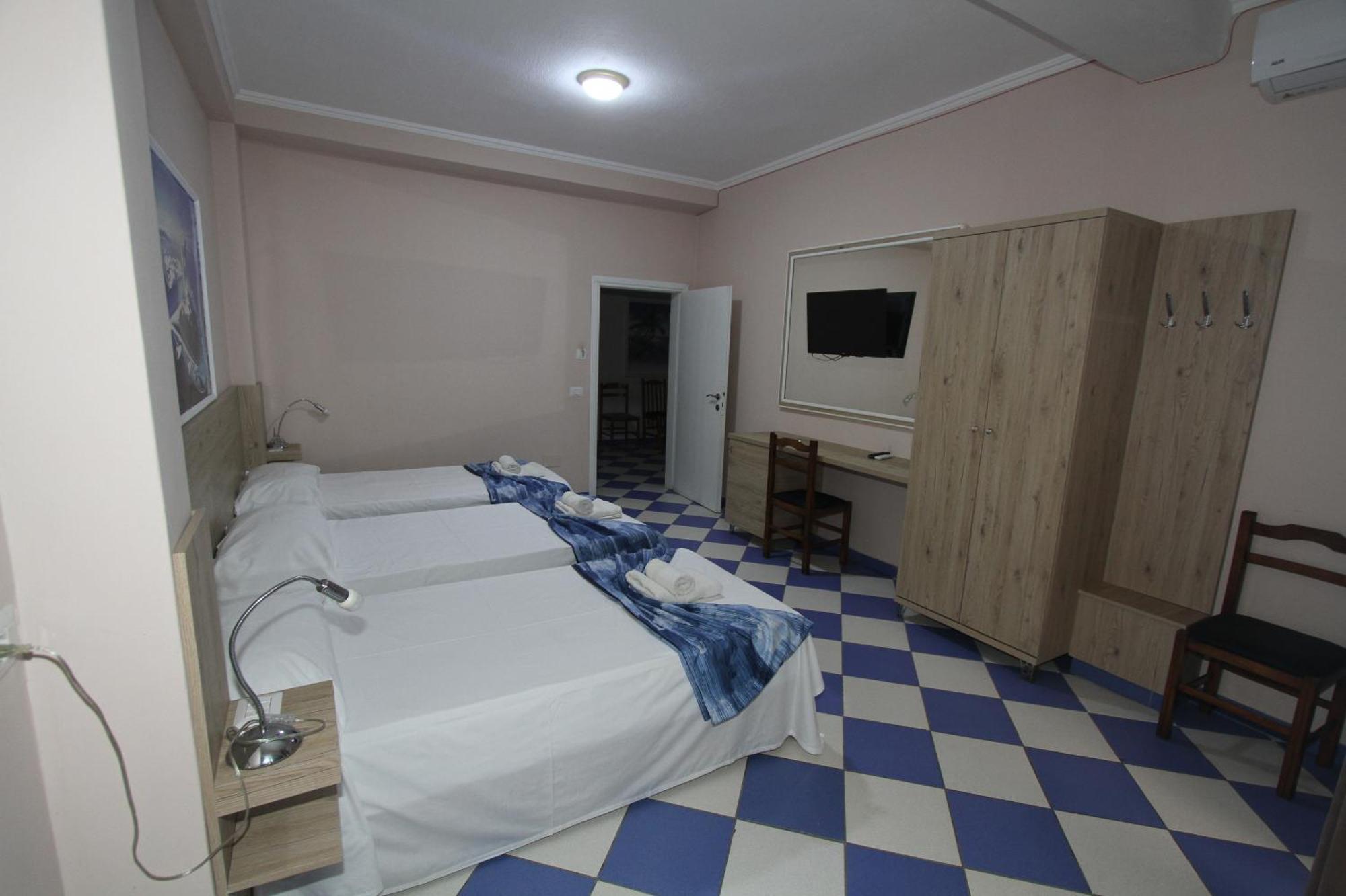 Kompleksi Eli Guest House ドゥラス エクステリア 写真