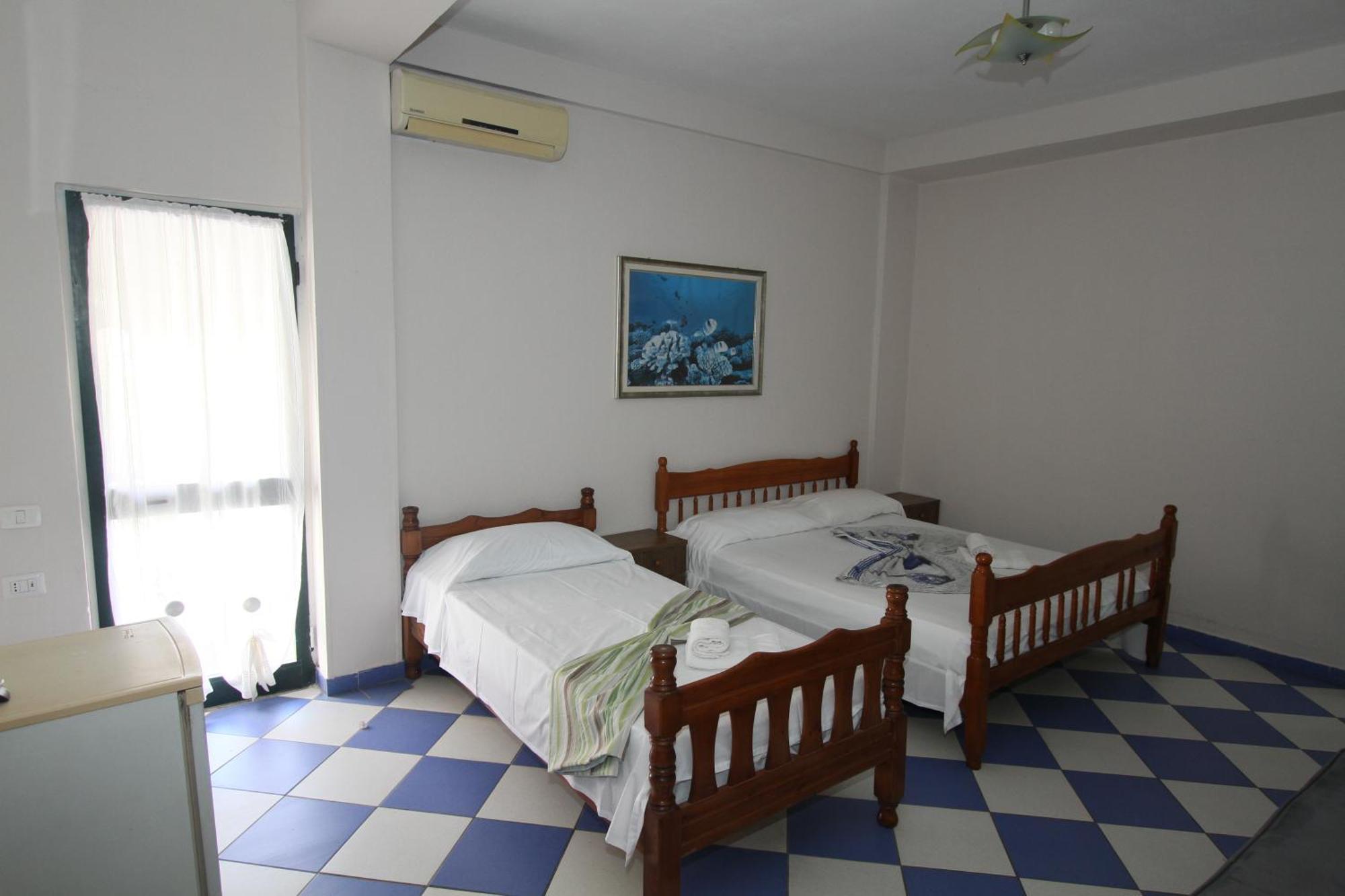 Kompleksi Eli Guest House ドゥラス エクステリア 写真
