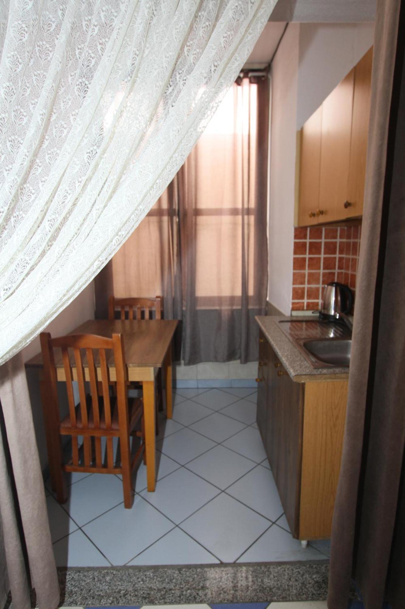Kompleksi Eli Guest House ドゥラス エクステリア 写真